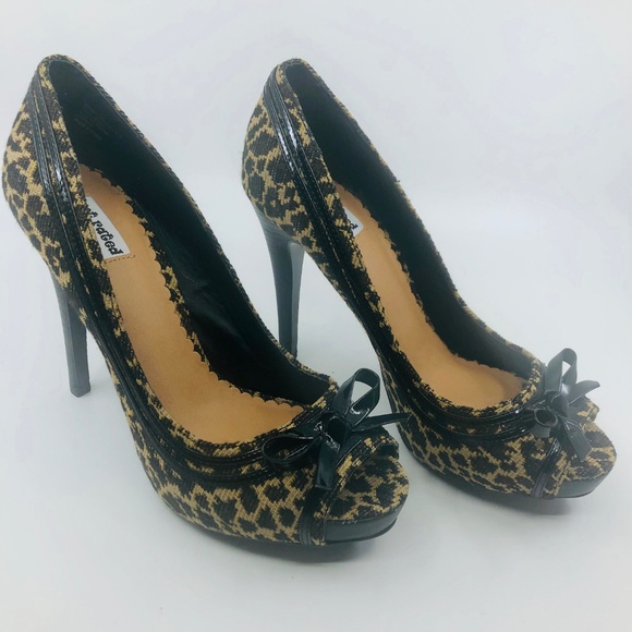 Leopard Print Peep-Toe Me Too Heels - Picture 2 of 7